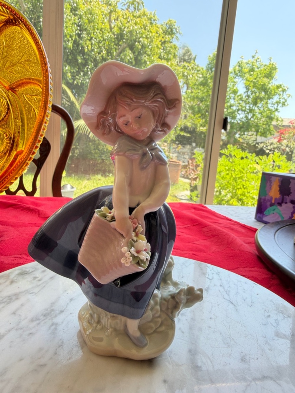 Lladro Pretty Pickings #5222  7” tall